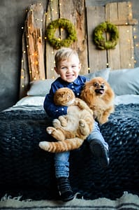Kalėdinė šeimos fotosesija su gyvūnais studijoje "Studio IN" Vilniuje, fotografė Medfoto